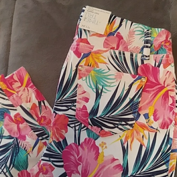 Time and Tru Pants - Capris